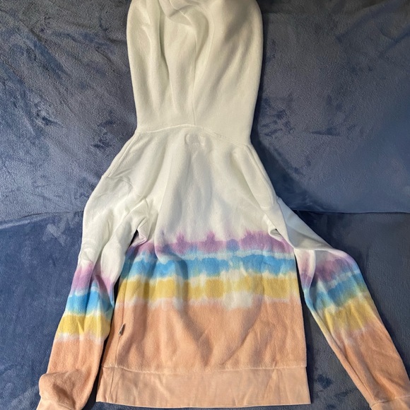 Feat Hoodie - Picture 3 of 4